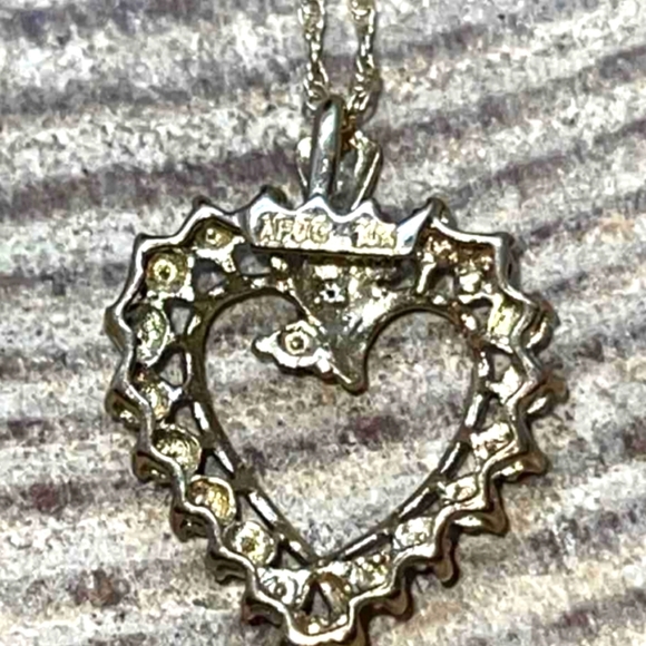 10k Solid Gold Chain With 10k Gold Heart Pendant With Diamonds - Picture 10 of 12